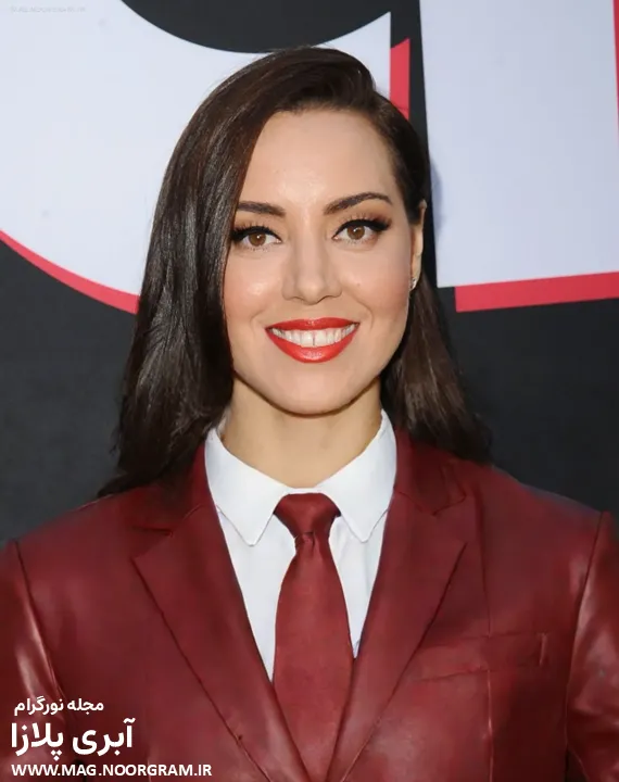 بیوگرافی Aubrey Plaza
