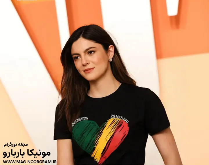 مونیکا باربارو عکس